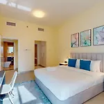 Marina Arcade - Neat Two Bedroom