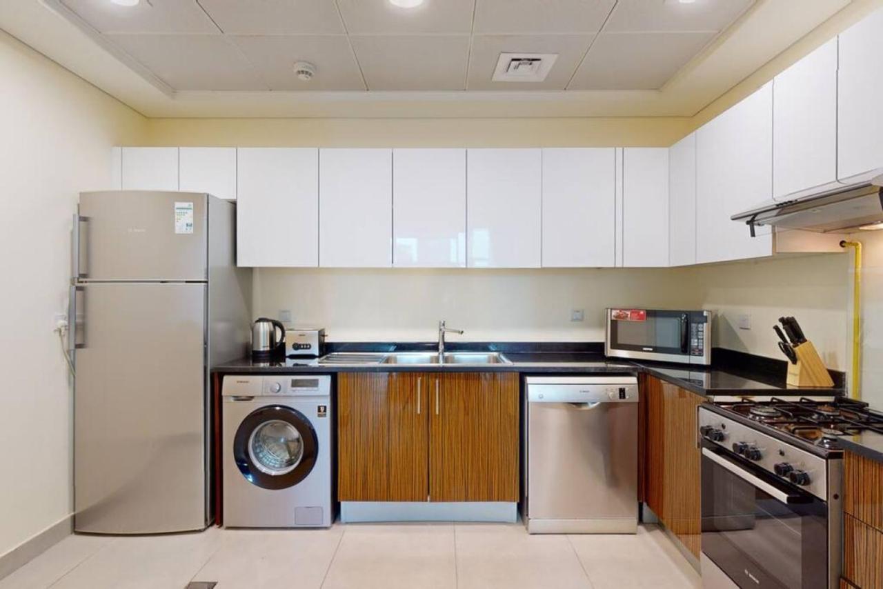 Marina Arcade - Neat Two Bedroom *