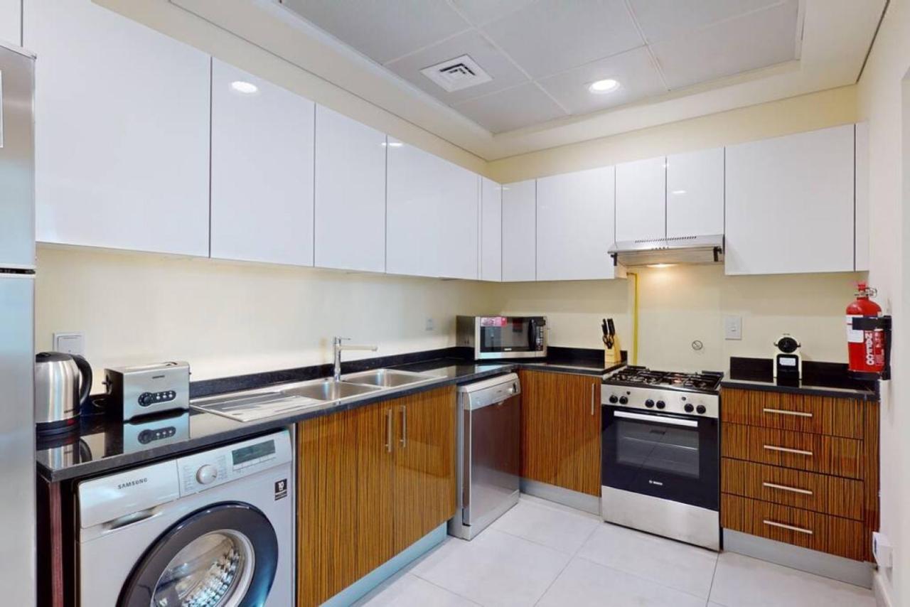 Marina Arcade - Neat Two Bedroom Dubai