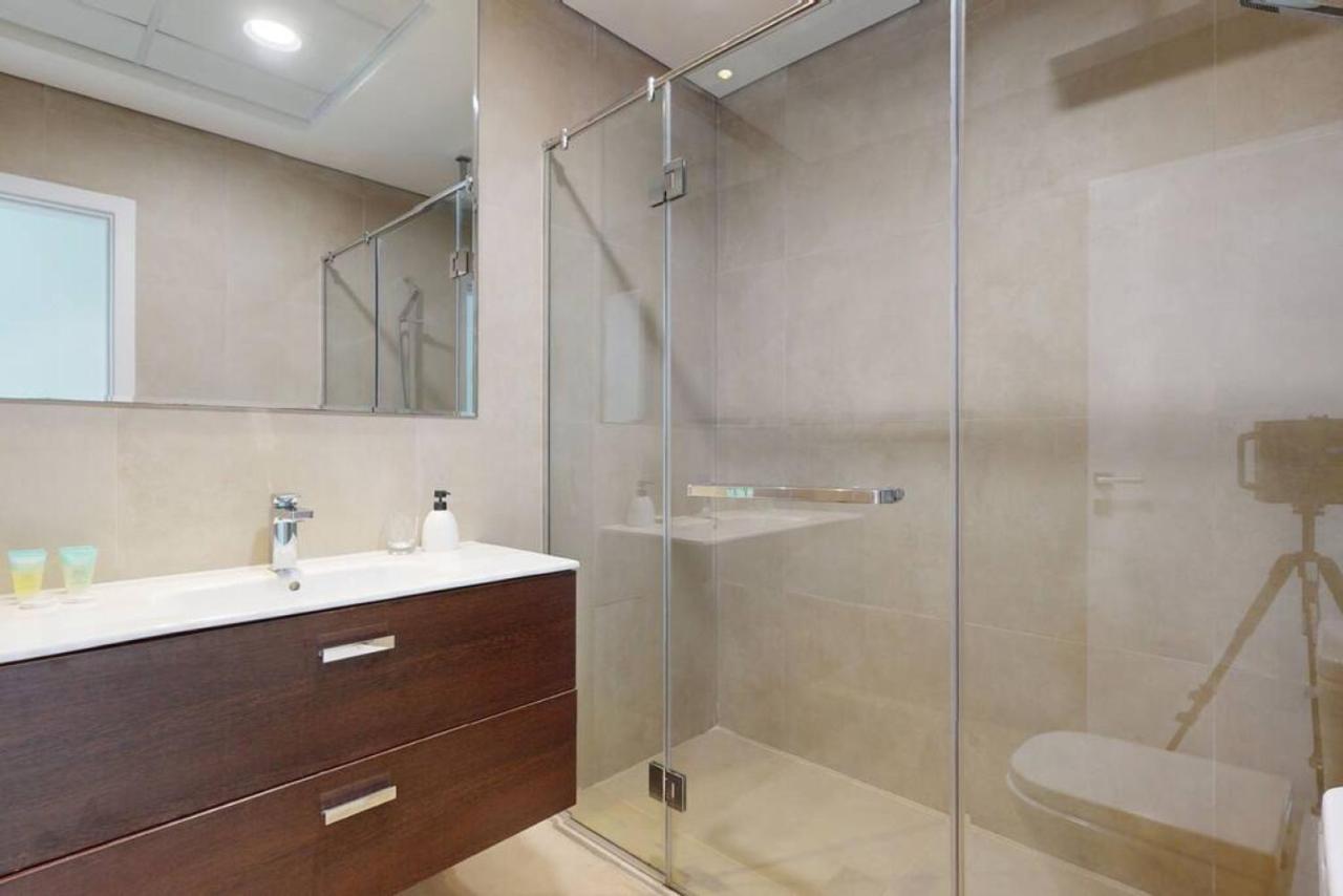 Marina Arcade - Neat Two Bedroom Apartment Dubai
