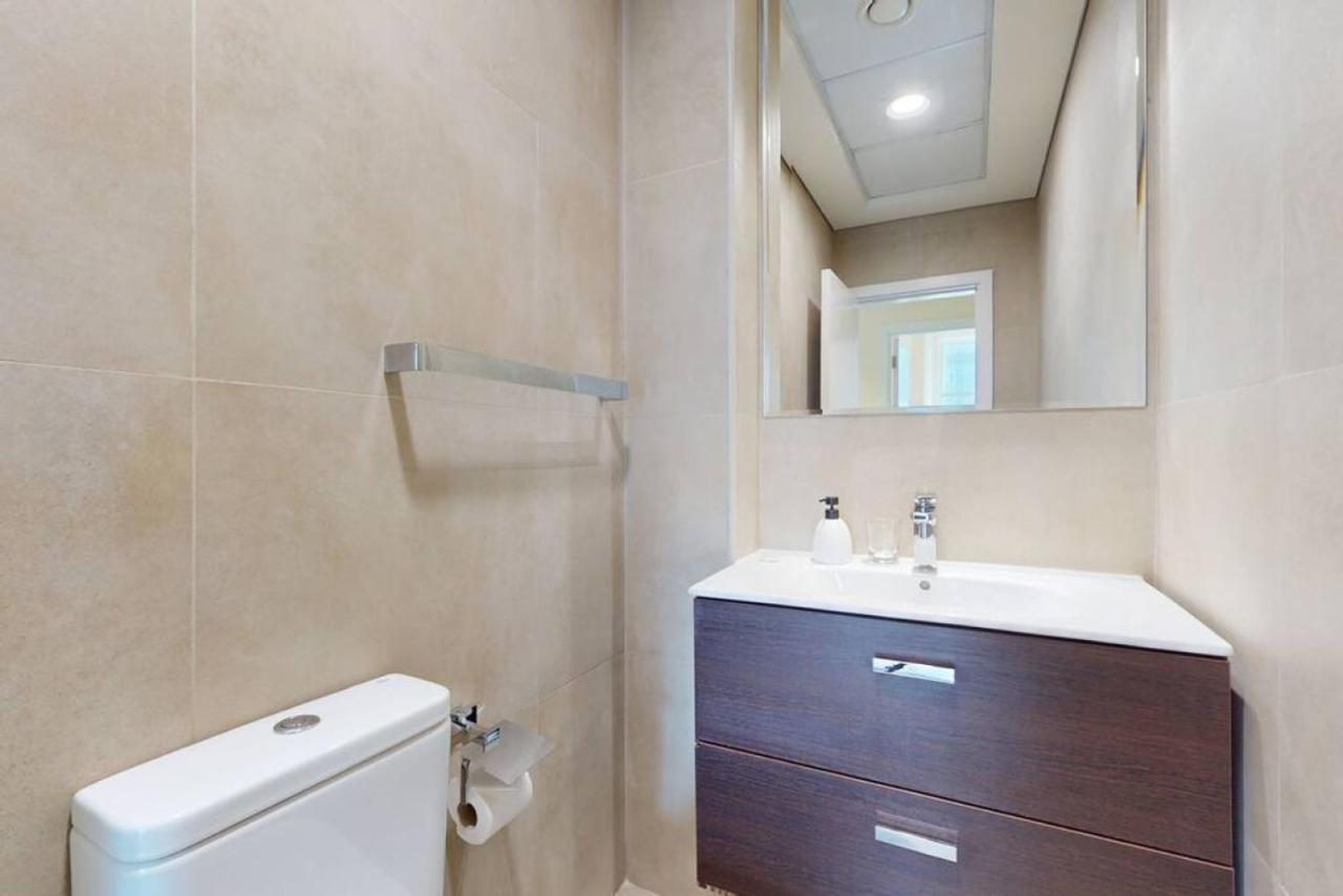 Marina Arcade - Neat Two Bedroom Apartment Dubai